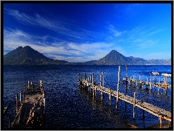 Pomosty, Jezioro Atitlan, Gwatemala, Wulkany